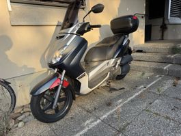 Roller Yamaha x-Max 125ccm.
