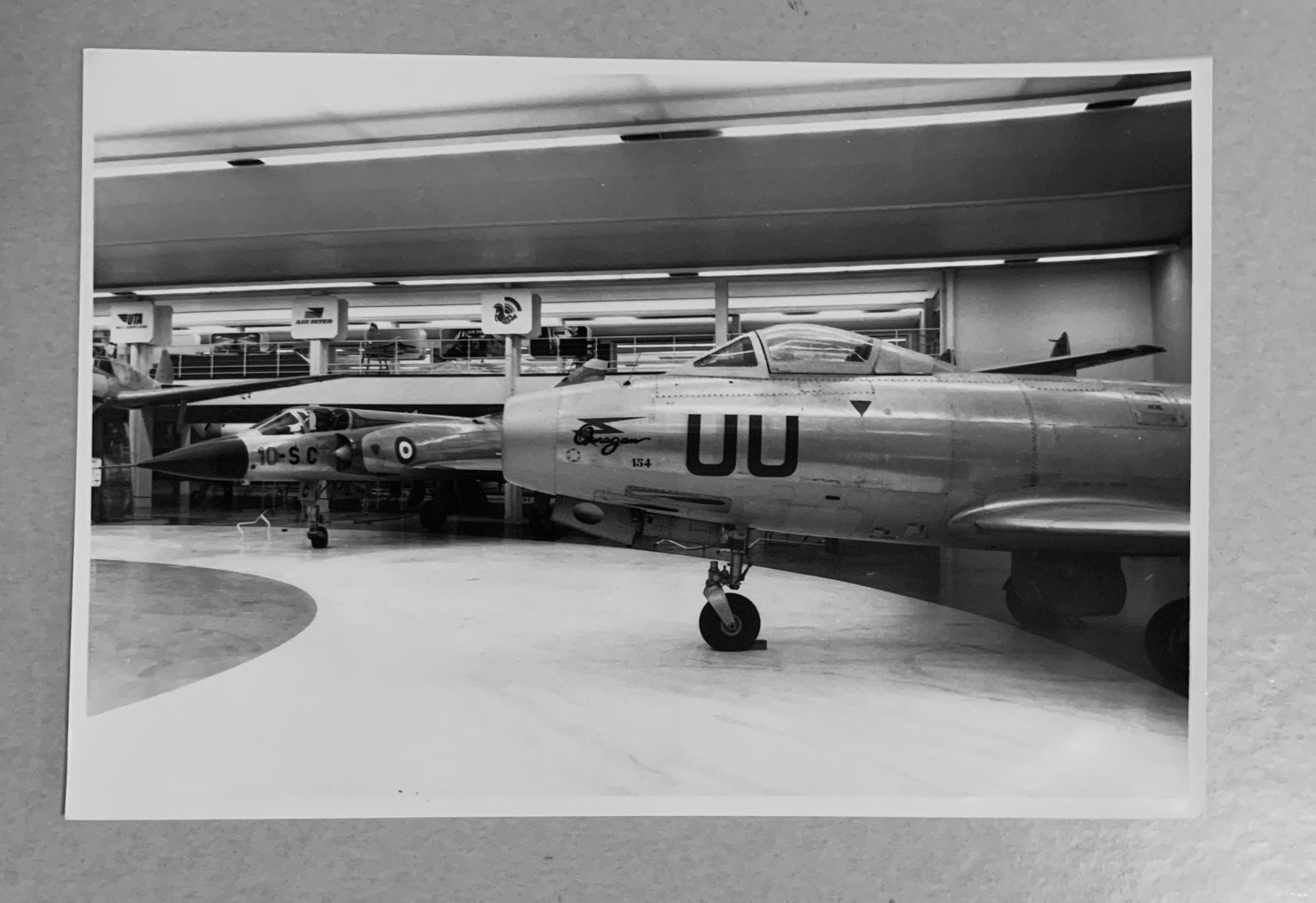 Foto & Immagini: Foto Dassault Ouragan & Mirage III – Usato da Bern venduto da Artbrokerswitzerland
