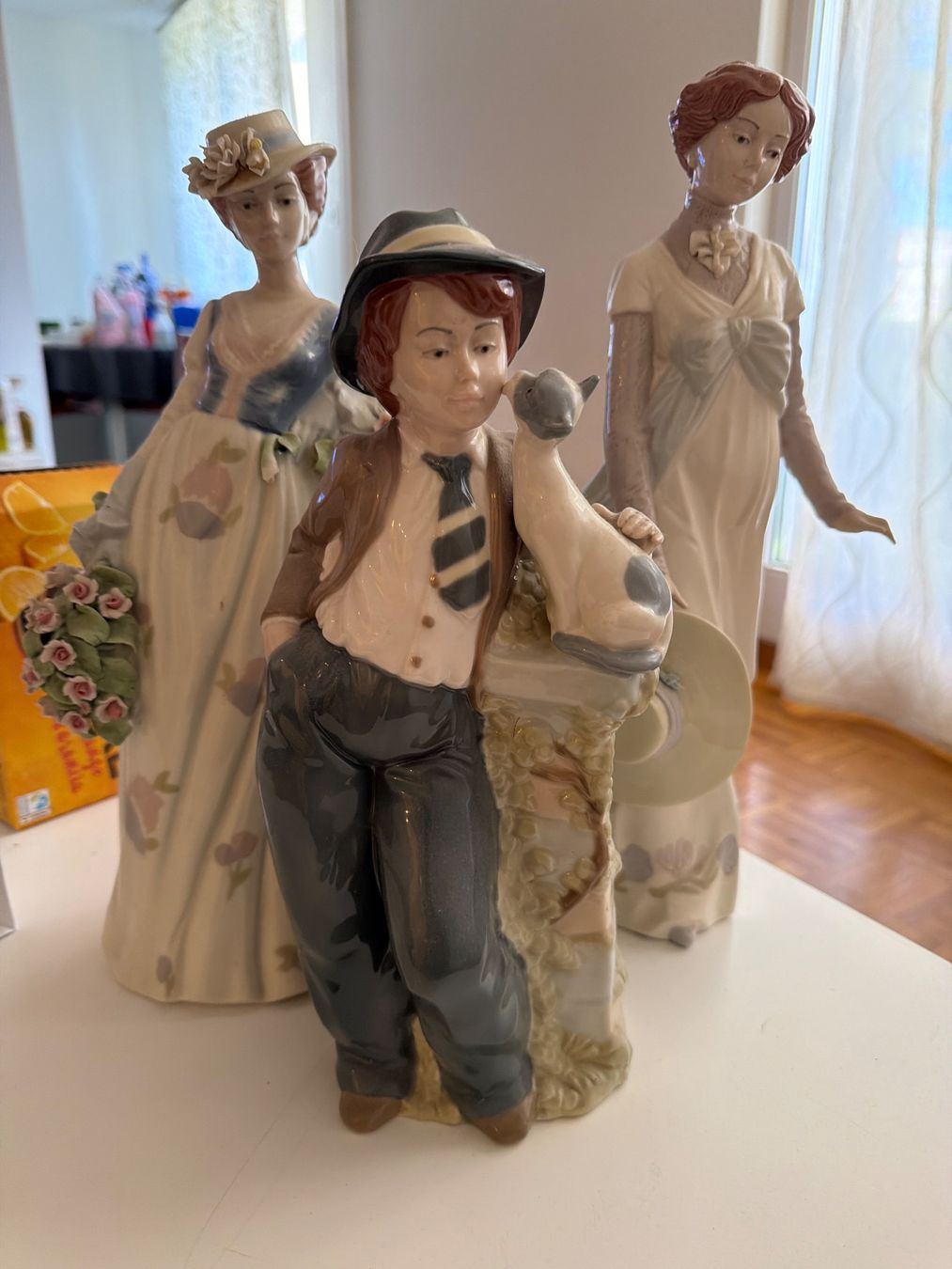 Skulpturen & Statuen: Porzellan Statuen – Gebraucht aus Dällikon von YOTECH