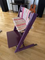 Stokke Tripp Trapp Hochstuhl lila mit Sitzkissen gestreift