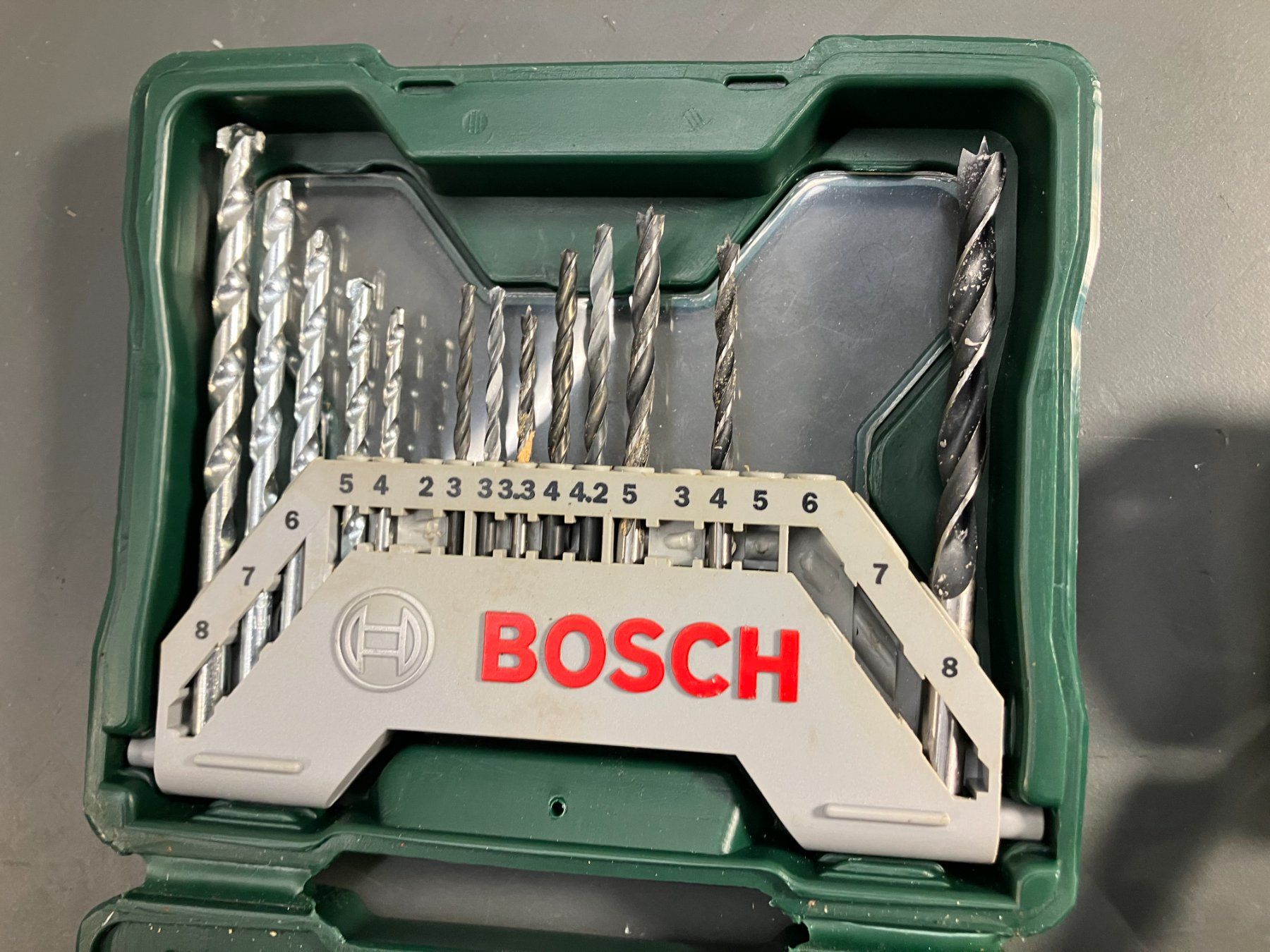 Bosch Tutti gli attrezzi: Post. BOSCH - div. Bits und Bohrer Set inkomplett ab 1.- – Usato da Lichtensteig venduto da Buy24International 3