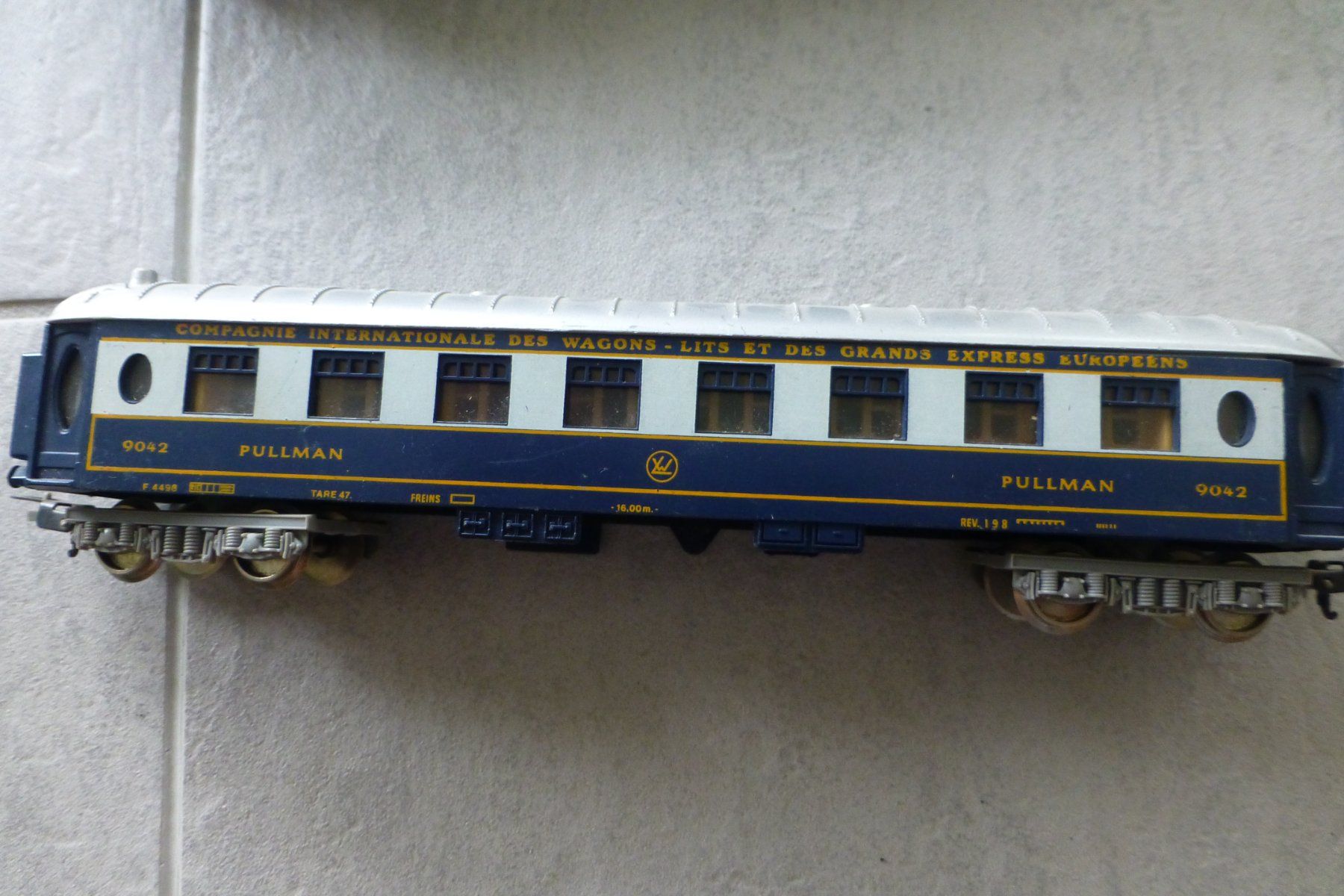 Lima Modellini di ferrovie: Lima Eisenbahnwagen 8 Stück – Usato da Grenchen venduto da Bobatsch 4