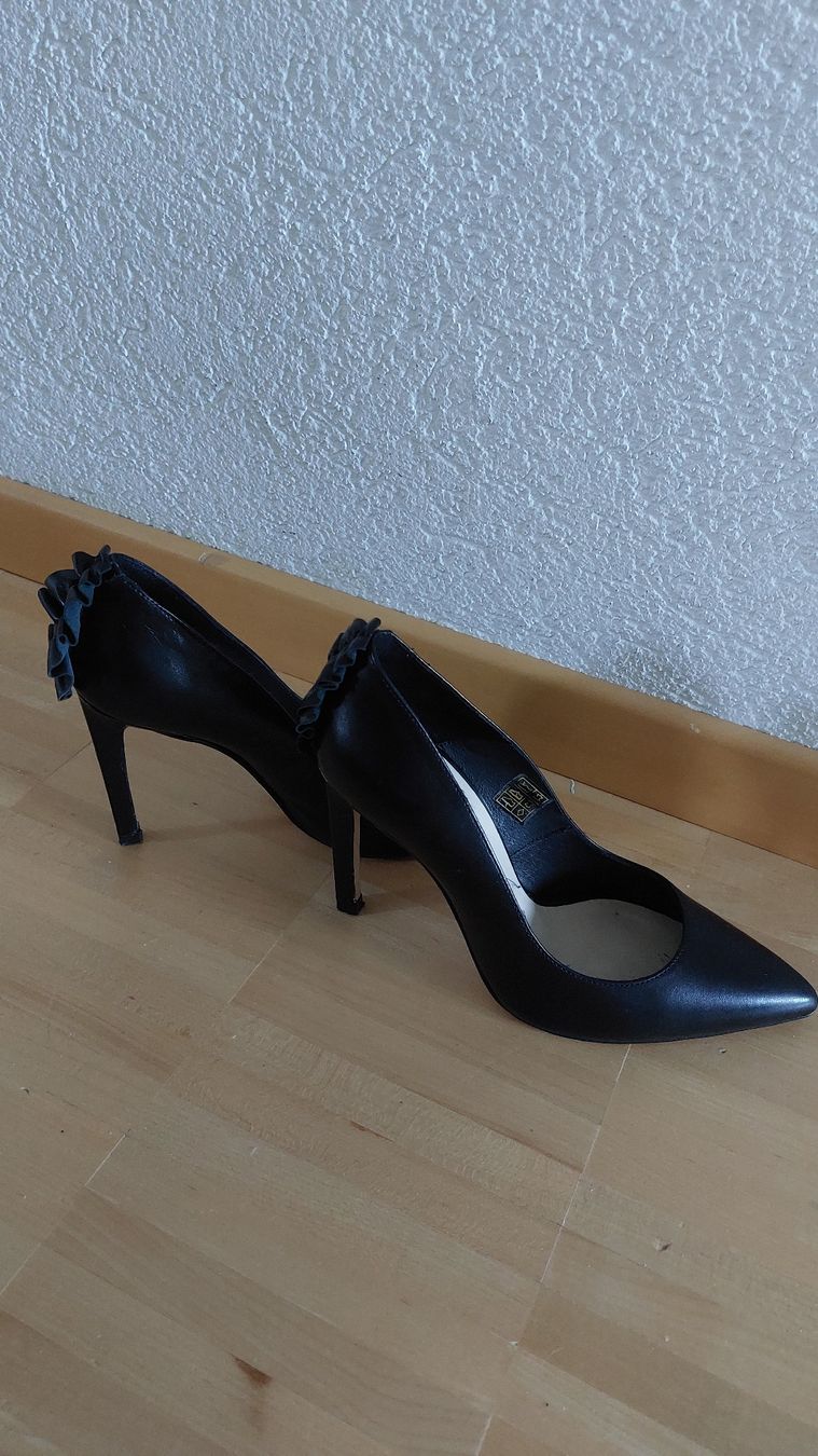 Damenschuhe: Schwarze Leder Pumps mit Rüschen Gr. 38 – Gebraucht aus Thun von Alexanna 5