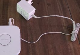 Philips Hue Bridge und Netzteil