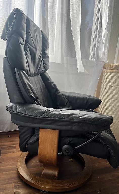 Stressless Poltrone: Stressless Sessel Reno M - dunkelblau – Usato da Oberschan venduto da Jannee 1