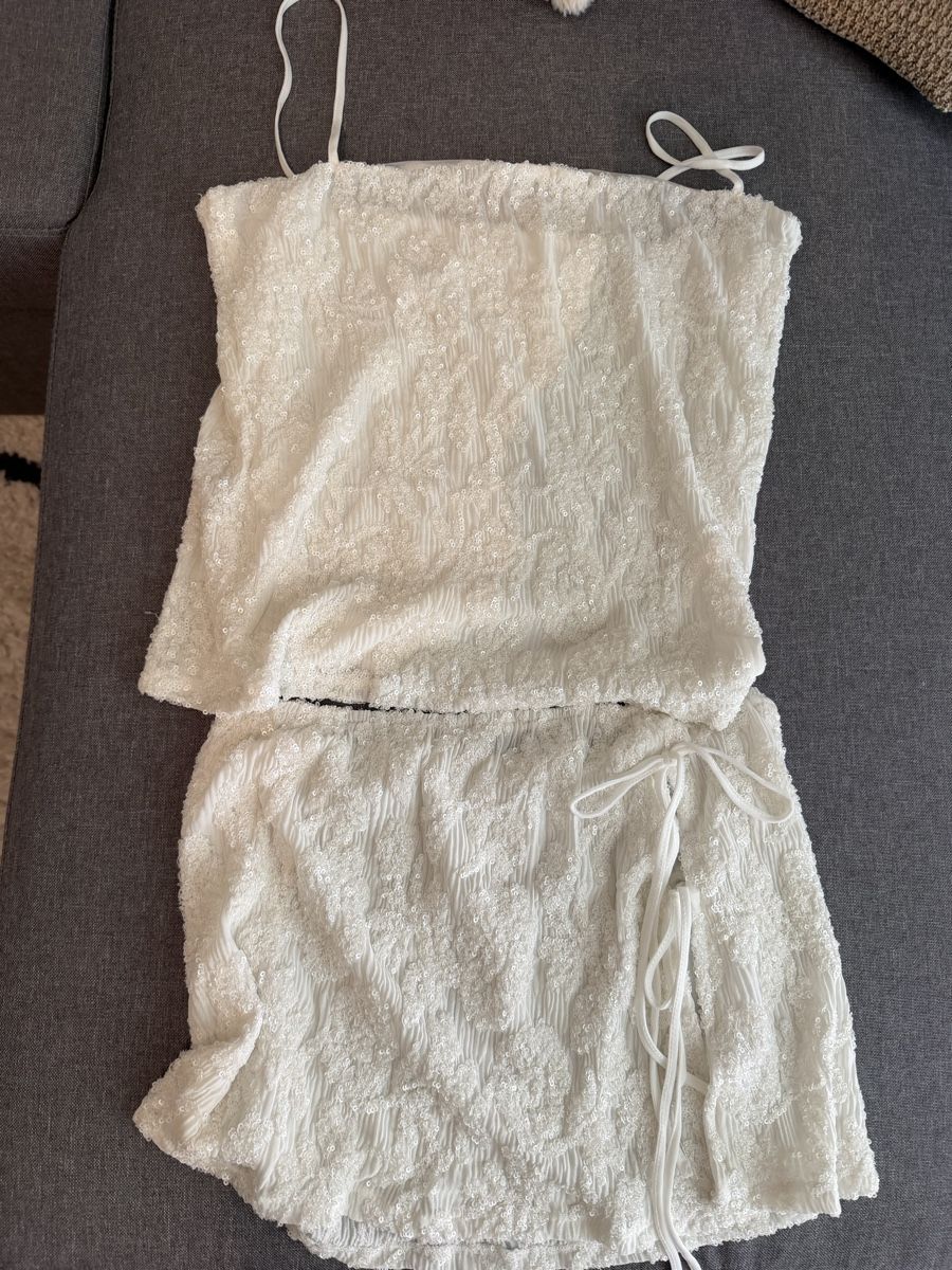 Zara Lotti di vestiti: Zara White Sequin Co-ord Set - Size S - Summer Essential – Nuovo e nell'imballaggio originale da Zürich venduto da bel_qg6g 2