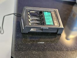 Varta LCD Smart Charger 57674 - Ladegerät für Akkus
