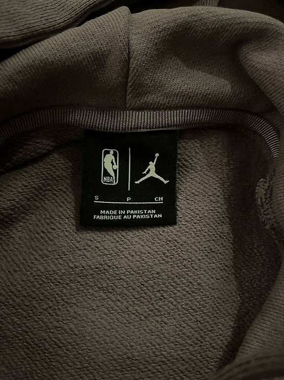 Pullover & Sweatshirts: Pullover Los Angeles Lakers  – Gebraucht aus Oberwil BL von wanndann 2