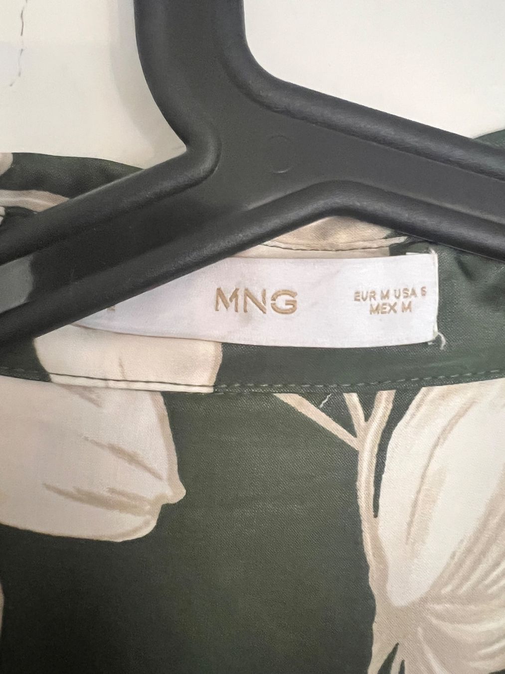 Mango Lotti di vestiti: Mango Satin Twin Set Bluse & Hose / grösse M / 38 – Nuovo (secondo la descrizione) da Effretikon venduto da YaMn 5