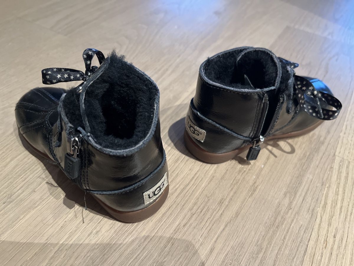 Ugg Scarpe per ragazzi: UGG Winterboot -Gr.26 – Usato da Brütten venduto da Aerox82 1