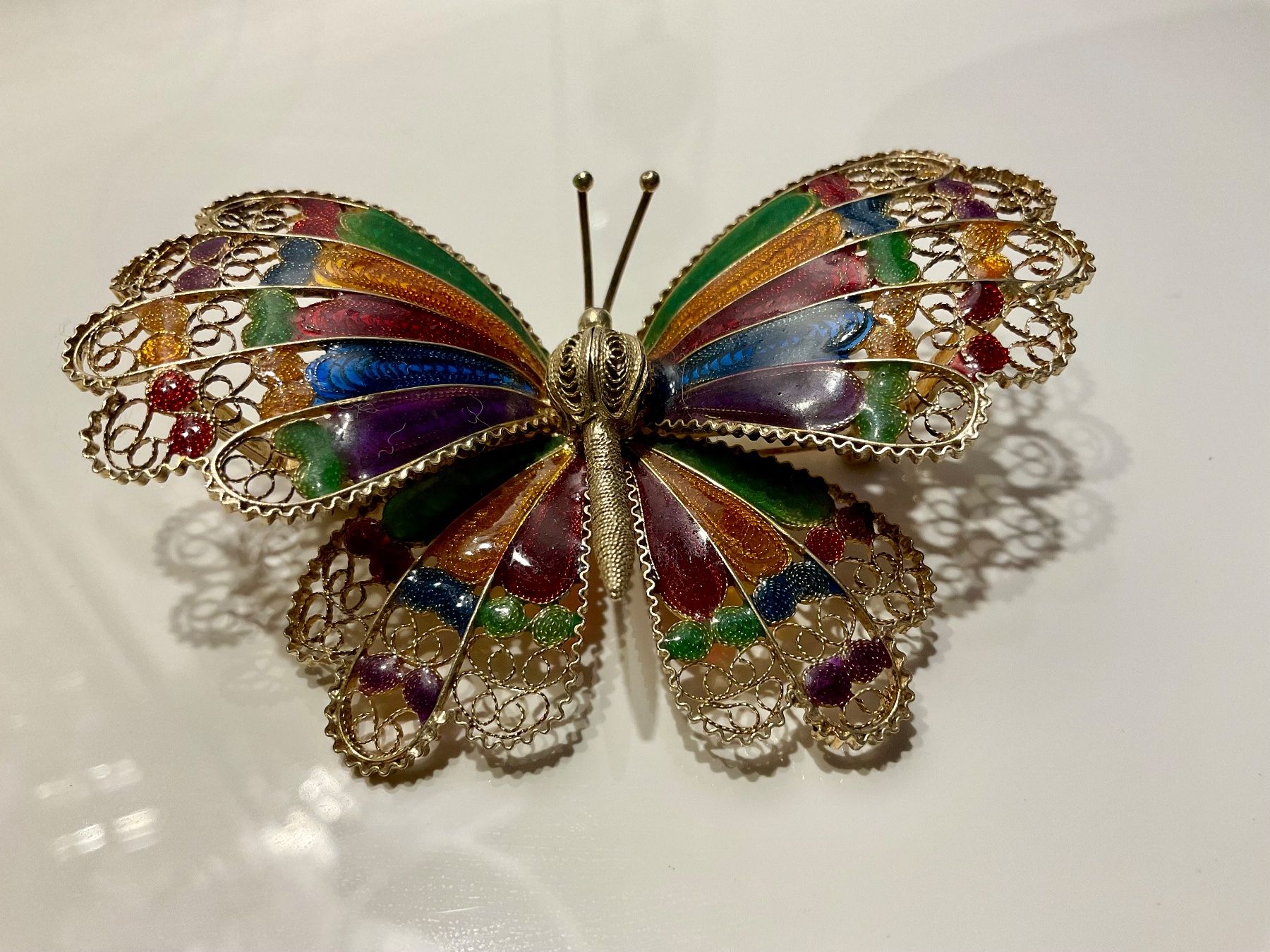 Broches & Aiguilles: Spilla elegante e raffinata – Neuf avec emballage d'origine à Bern par zero02