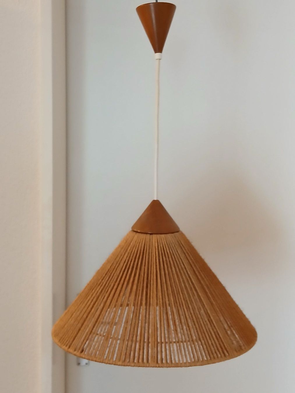 Temde Leuchten Lampadari & plafoniere: Seltene Temde Deckenleuchte 60er Holz mit Sisal – Usato da Zumikon venduto da Vollvintage 3