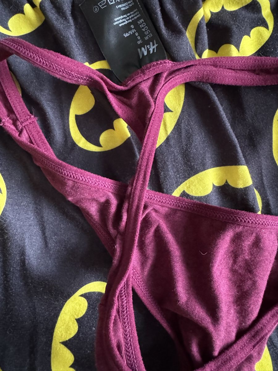 Sonstige Unterwäsche: Damen String Bordeaux Grösse M Neu mit Etikett – Gebraucht aus Rekingen AG von Calvin1995
