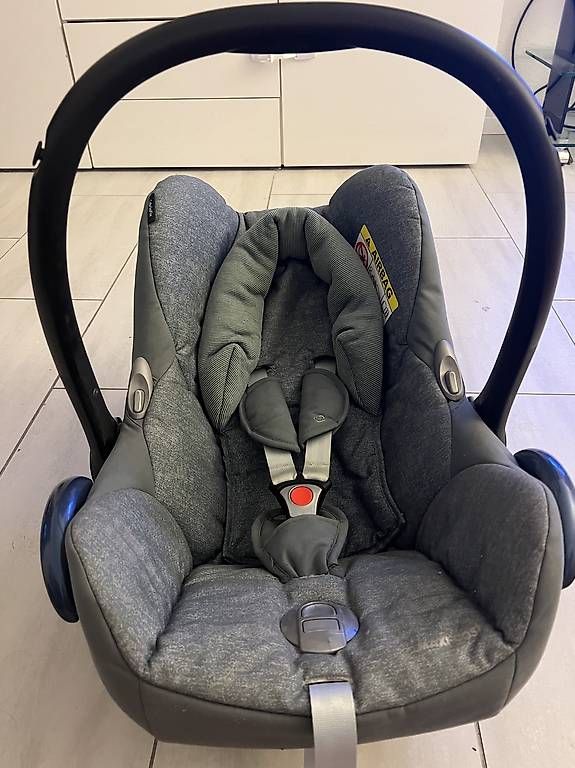 Seggiolini per auto: Maxi Cosi Babyschale + Isofix – Usato da Stadel venduto da Nikki_Gold 1