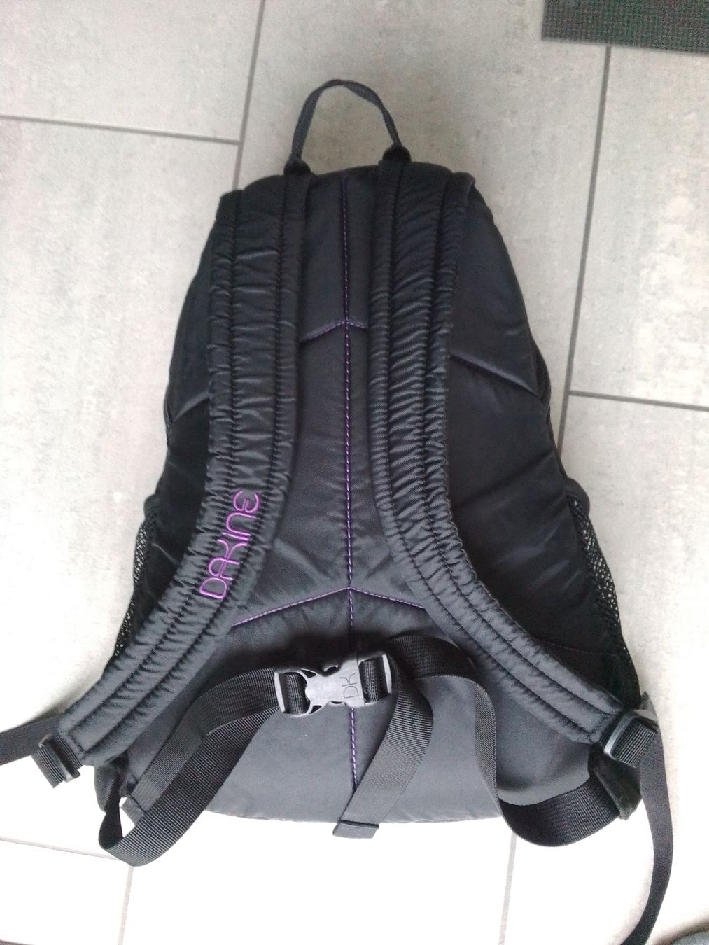 Dakine Borse & Zaini: Dakine Rucksack schwarz/violett – Usato da Nesselnbach venduto da Candide1 2