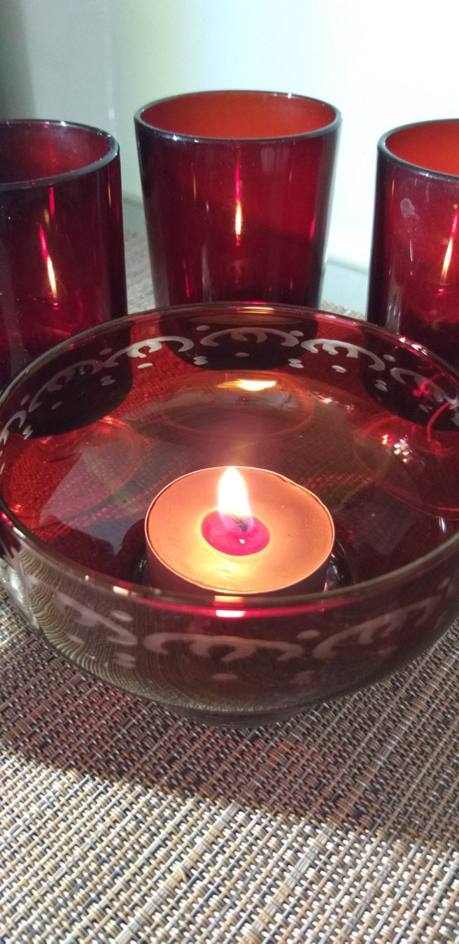 Bicchieri: Rotes Gefäss mit 4 Gläser – Usato da Rodels venduto da sol_pq169
