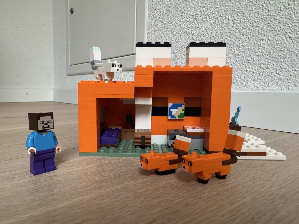 Lego Spielzeuge: Die Fuchs Lodge Lego Minecraft 21178 – Gebraucht aus Steffisburg von shopmanager 3
