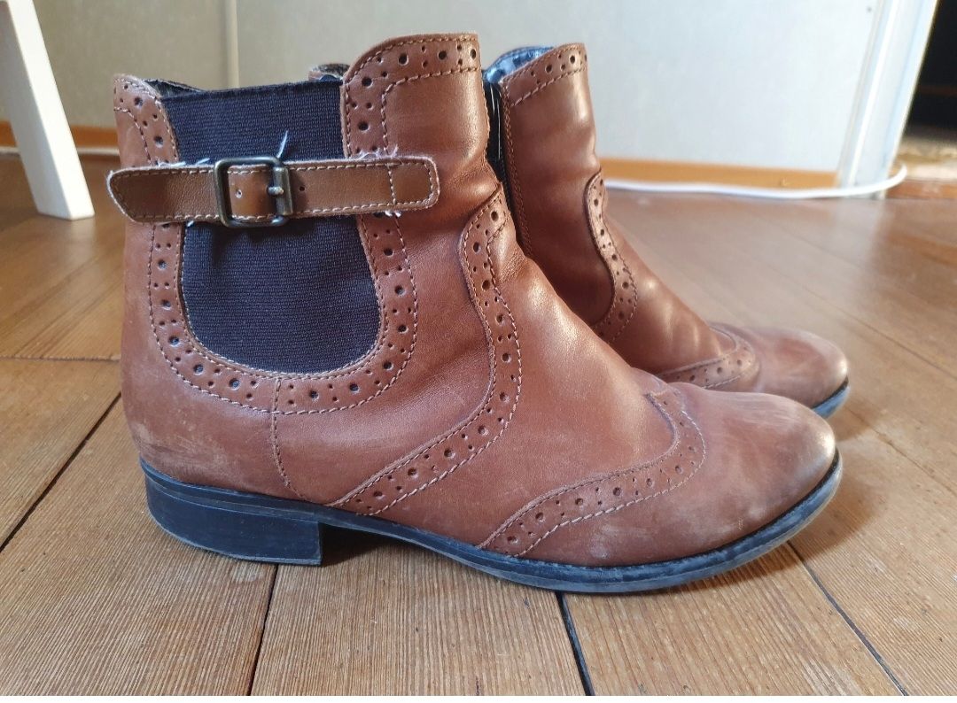 Scarpe da donna: Woman Leather Ankle Boots, Size 38 – Usato da Sirnach venduto da eftix