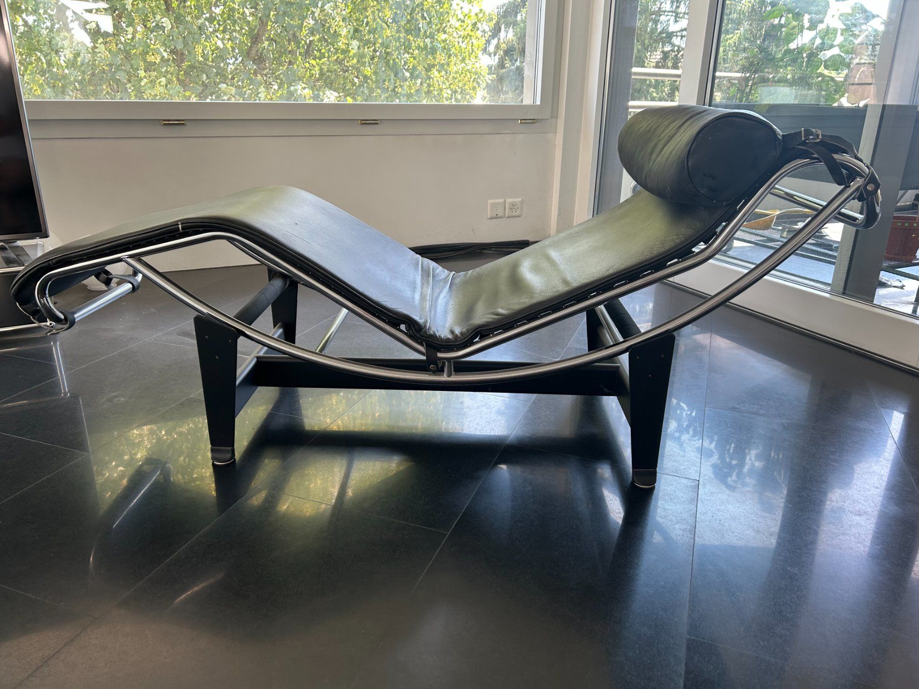 Liegen & Liegestühle: Liege / Chaise longue à la Corbusier – Gebraucht aus Binningen von Grr0 1