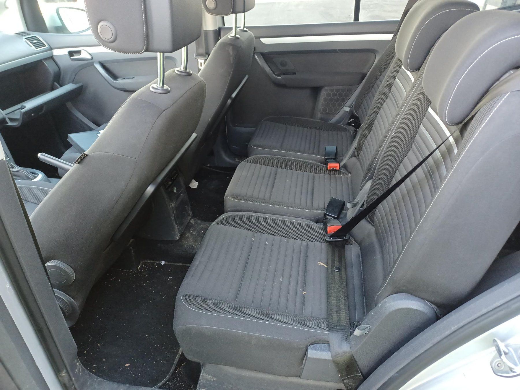 VW Autos: VW Touran 2.0 – D'occasion à Yverdon-les-Bains par  6