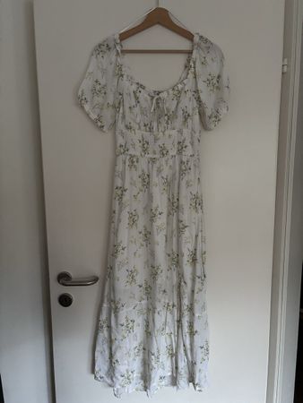 Hollister Kleid weiss Blumenmuster Grösse M neuwertig