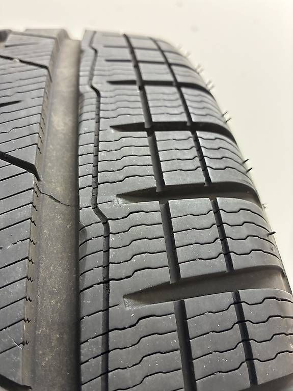 Sonstiges Schreiben & Zeichnen: Winterreifen Michelin 245 40 18 – Gebraucht aus Neuenhof von Gt5.Performance_