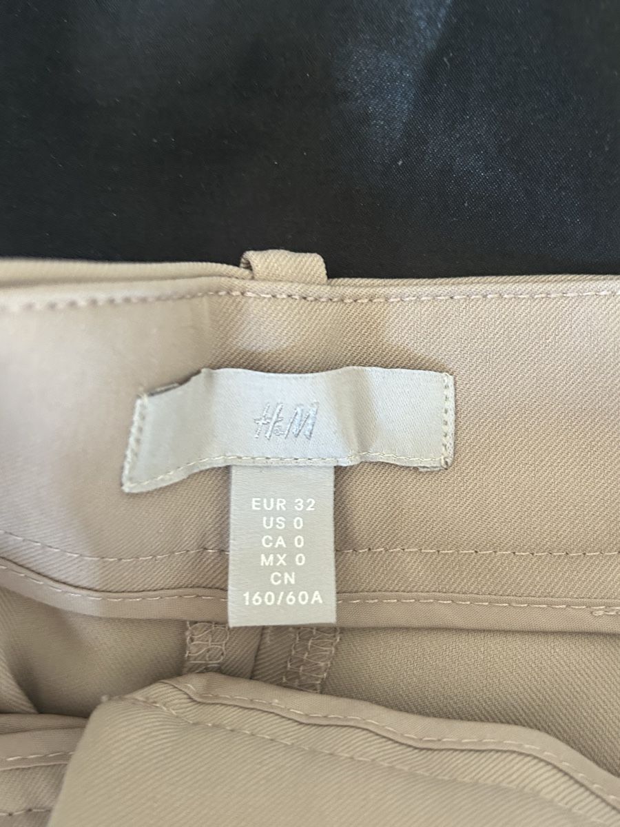 H&M Pantaloni: Short Bermuda femme – Usato da Grand-Lancy venduto da eli_x5k9 2