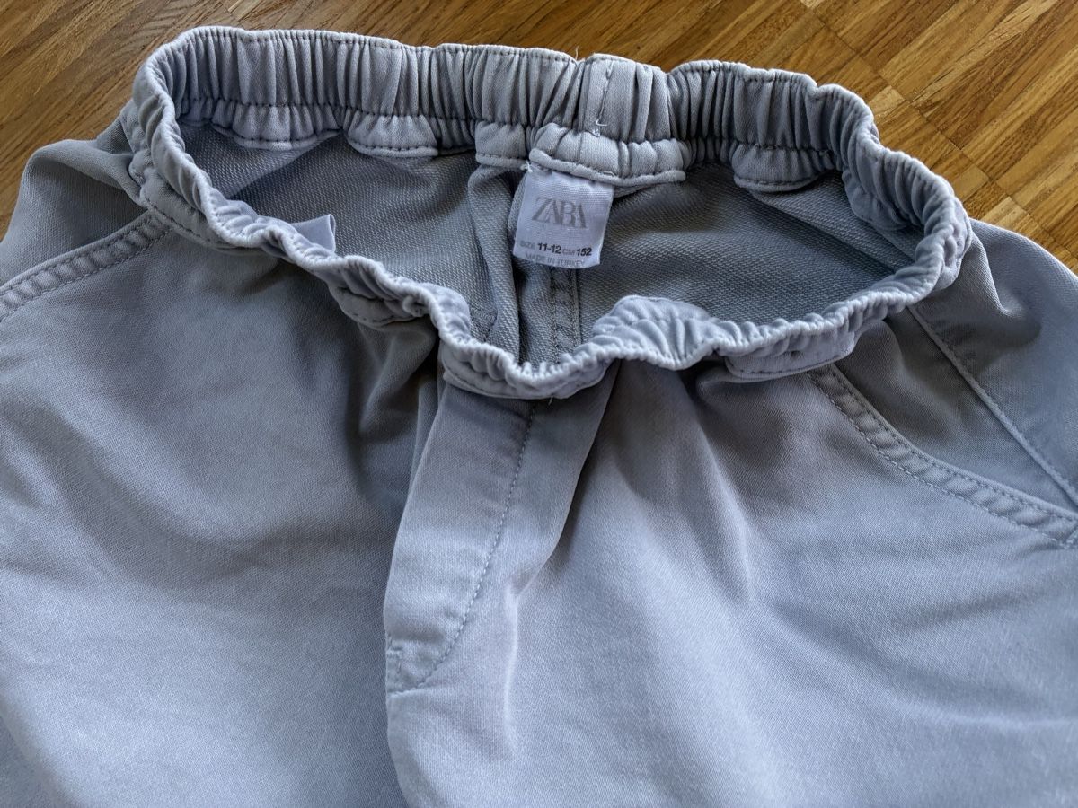 Zara Pantalons: Hosen Cargo Shorts hellgrau Zara 152 – Neuf (Voir description) à Bottmingen par pao_22jx 2