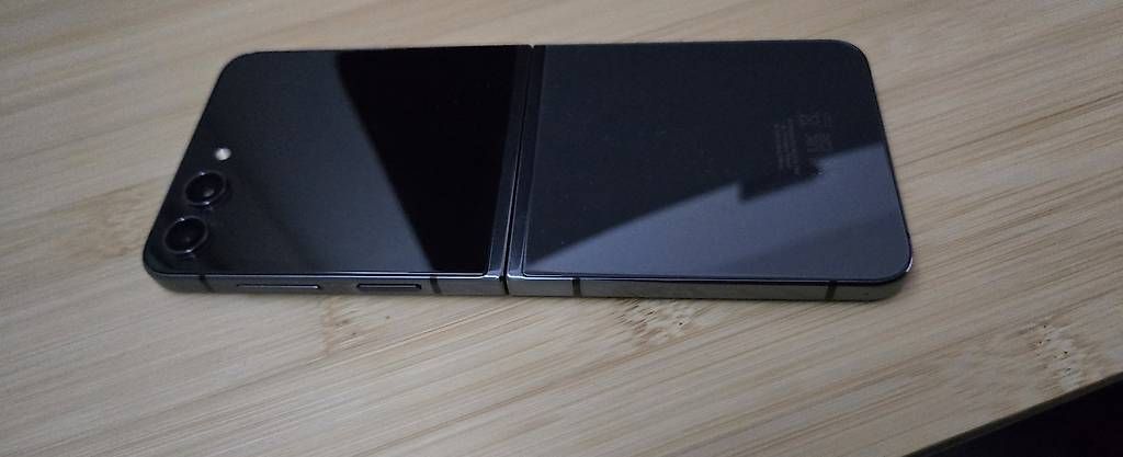 Samsung Telefoni cellulari / Smartphones: Samsung galaxy z flip 5 512 Gb – Usato da Rothenthurm venduto da eftoya 2