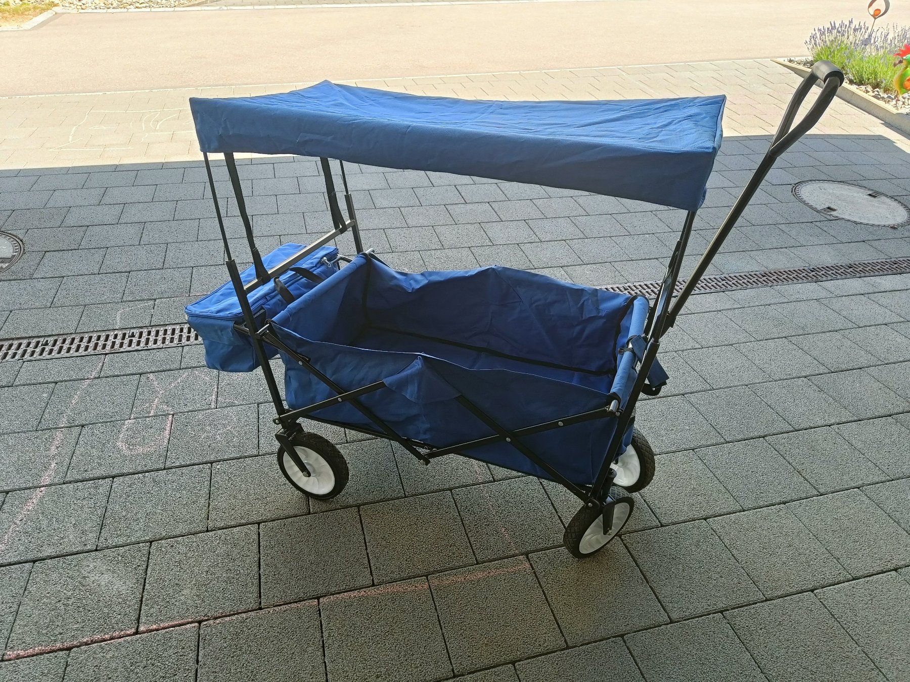 Chariots de transport: Blauer Bollerwagen mit Dach – D'occasion à Egolzwil par Mirjam24