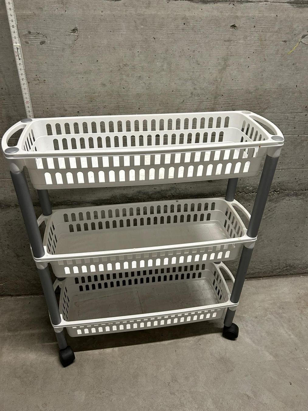 Korpus: Carrellino in plastica con rotelle – Gebraucht aus Melano von H-Sara 1