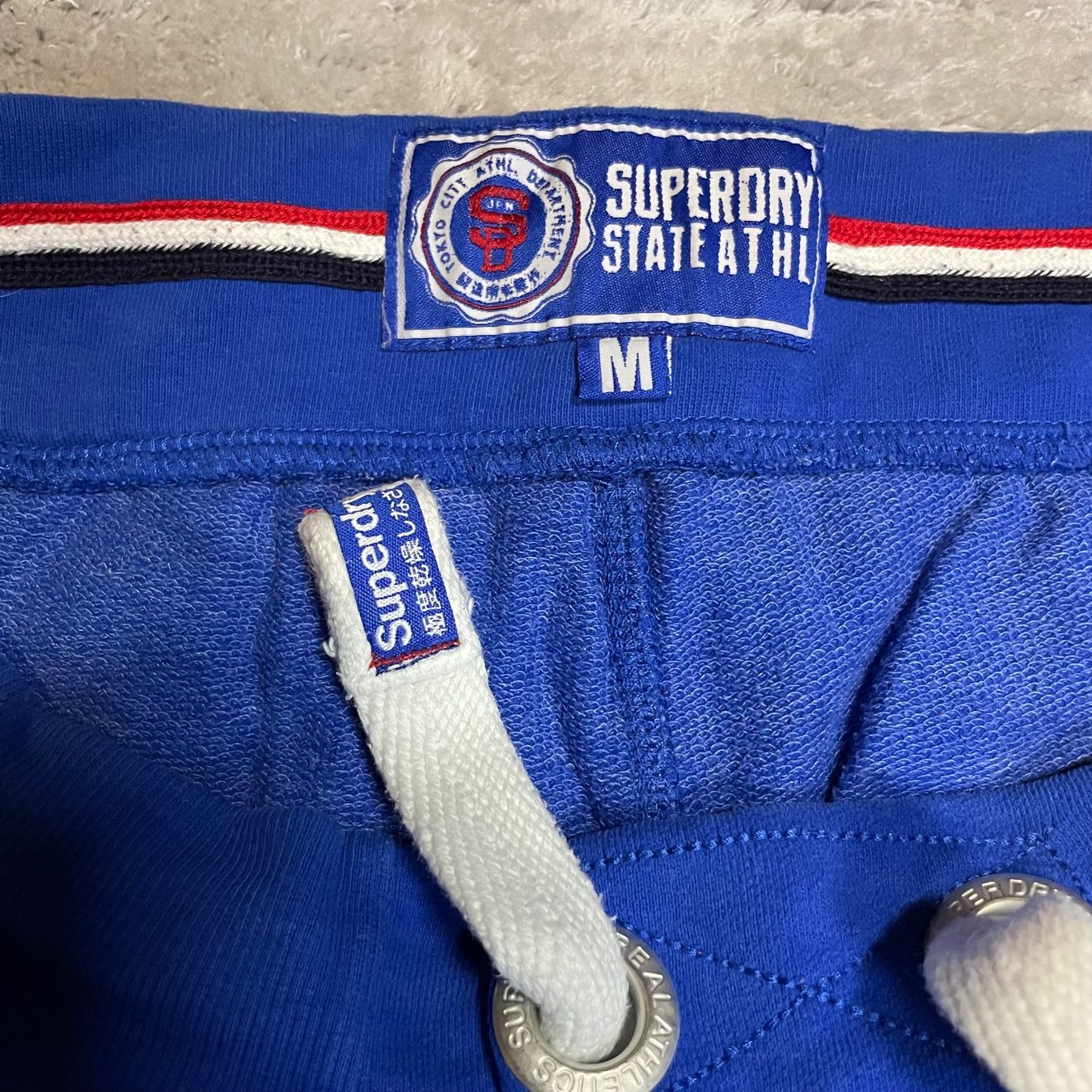 Superdry Pantaloni: Superdry Track & Field Shorts Blau Gr. M Jogging Freizeit – Usato da Bubikon venduto da SwissSecondLife 6