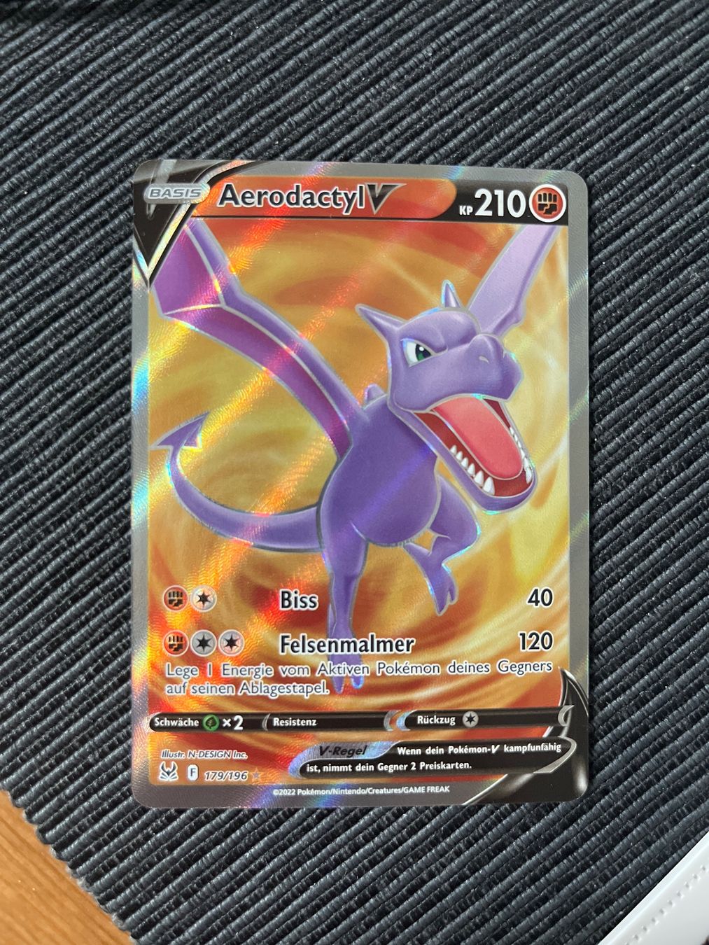 Pokémon Carte collezionabili: Pokemon Aerodactyl V Fullart Lost Origin Deutsch Mint – Nuovo (secondo la descrizione) da Wabern venduto da Collectfun