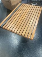 Stabiler Gastro -Tisch (Schreinerarbeit) mit Metallfuss