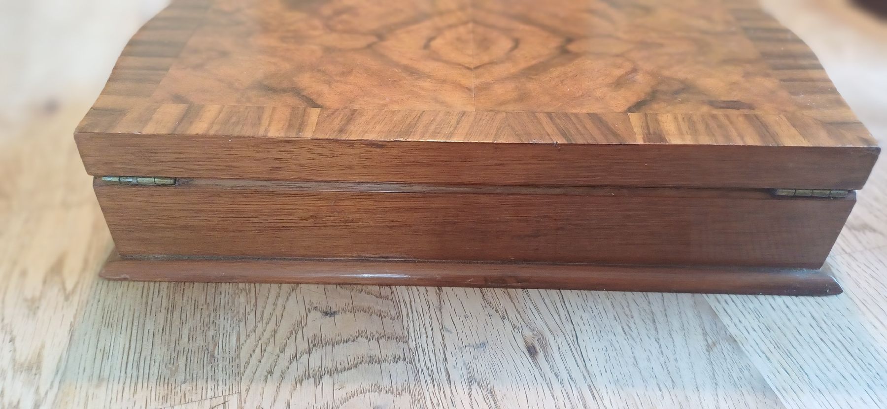 Articles en bois: Schöne Schatulle Nussbaum  – D'occasion à Flawil par Naphtali 1