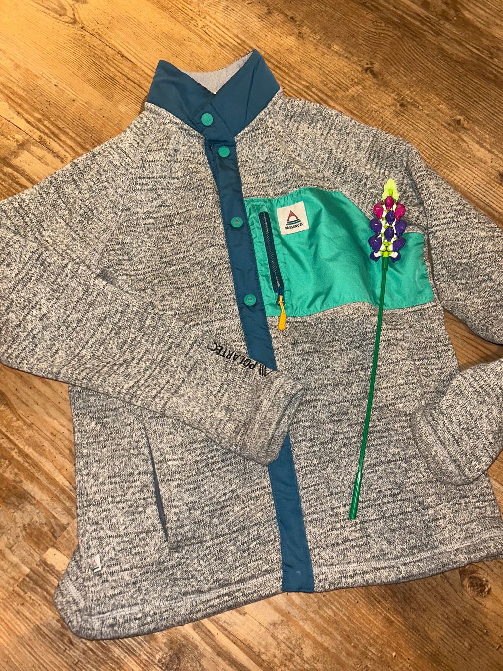 Jacken: Graue Strickfleece Jacke S von Passenger Clothing – Gebraucht aus Safenwil von 2hand_aber_wertvoll