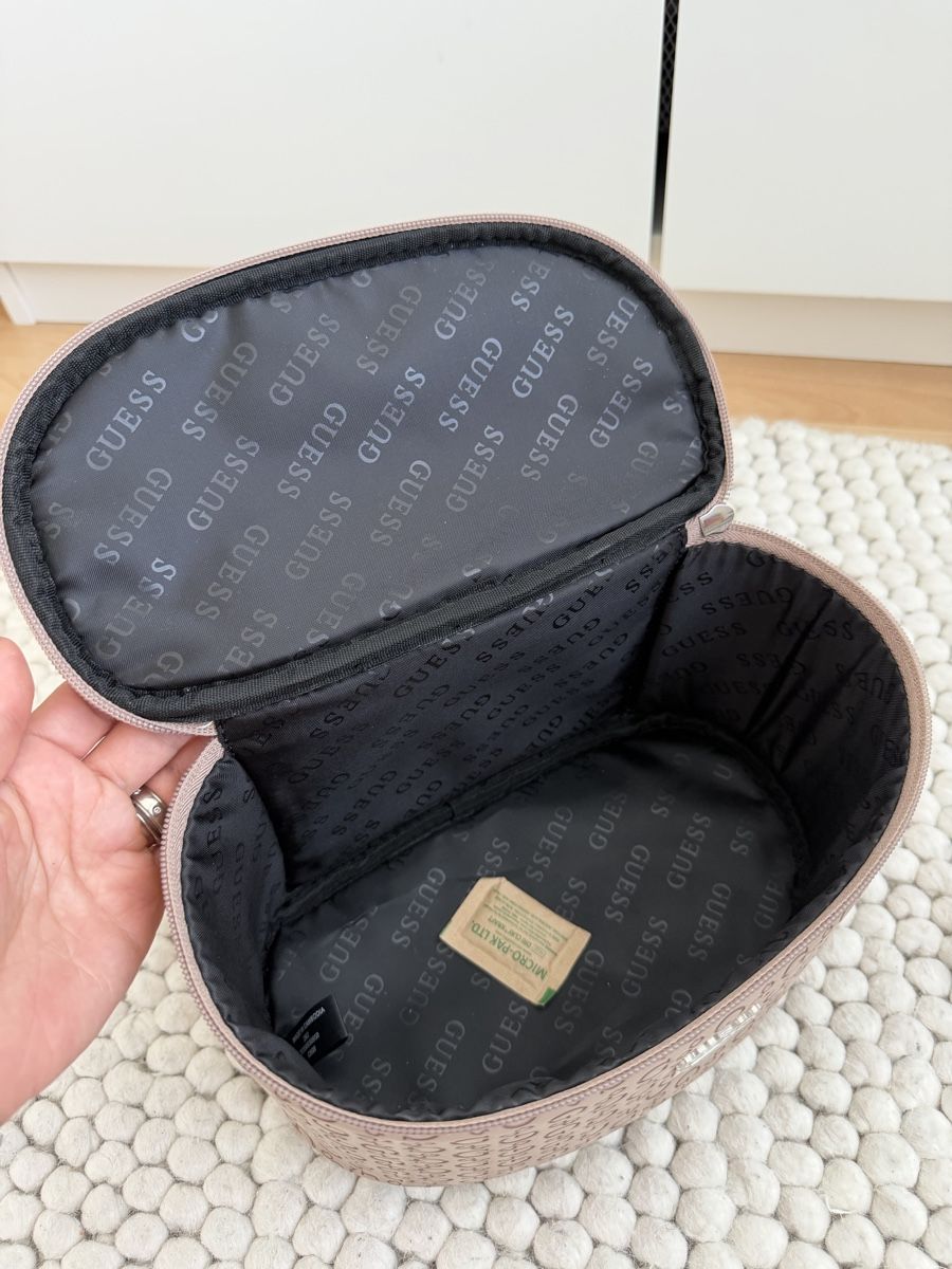 Guess Custodie per cosmetici: GUESS - Kosmetiktasche  – Nuovo e nell'imballaggio originale da luzern venduto da 1Merita 3