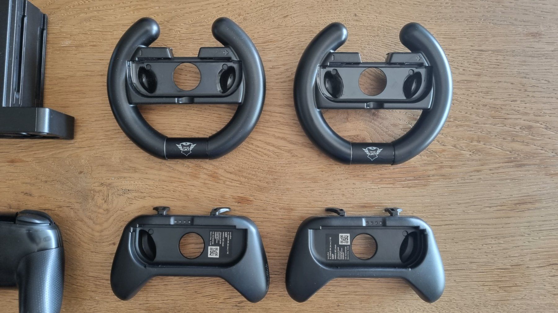 Nintendo Controller: Nintendo Switch Pro Controller Ladestation und Zubehöre – Usato da Birsfelden venduto da val_d9c2 5