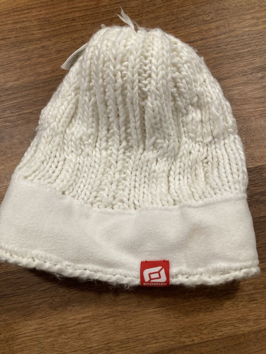Altro in  Abbigliamento & Accessori: Weisse Bommel Kappe – Usato da Kesswil venduto da Branca-01 2