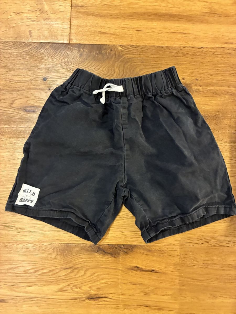 Kleiderpakete & -sets: 2 Shorts / Grösse 122 – Gebraucht aus Münchenstein von Pricemaker100 1