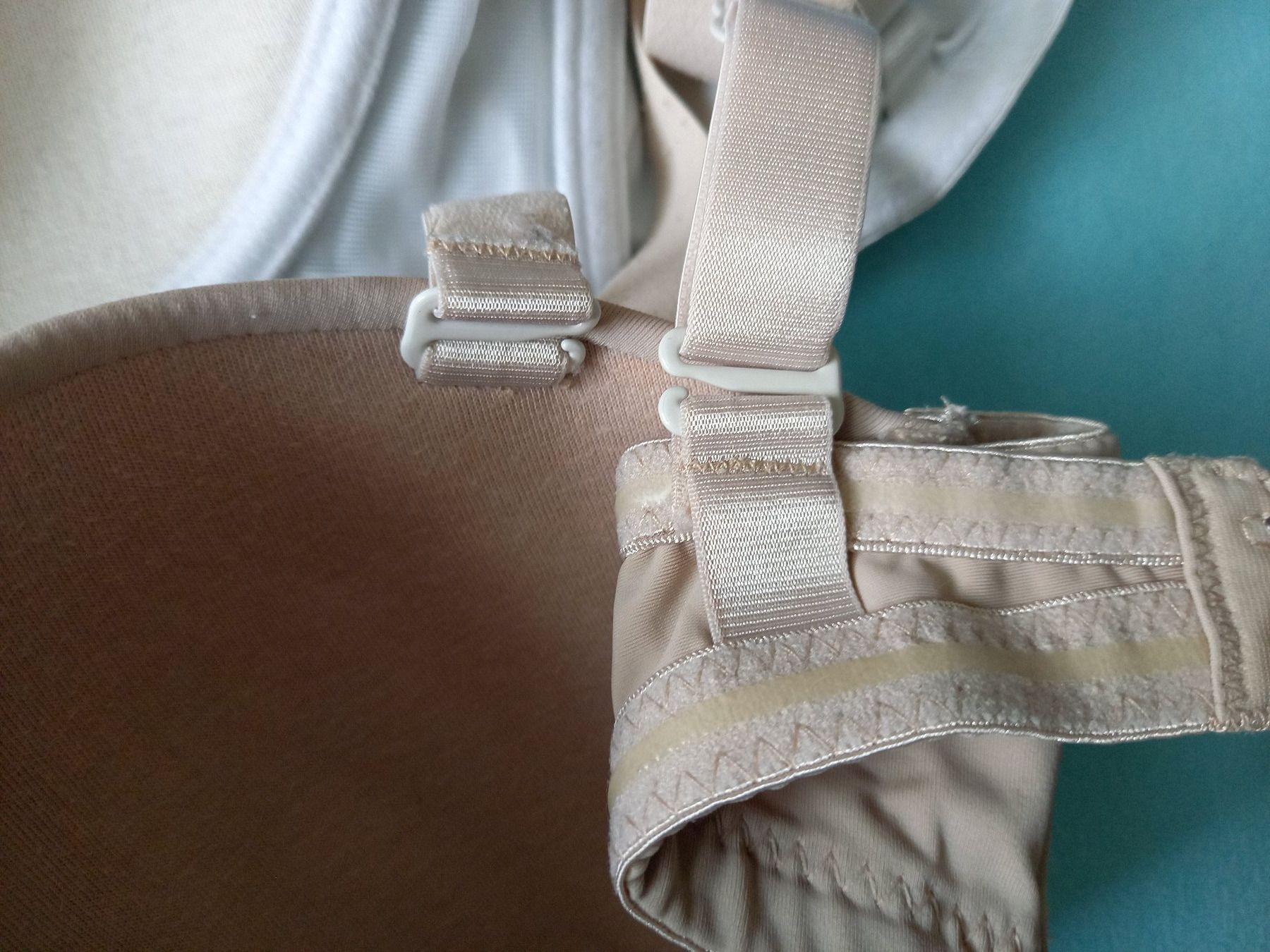 Altra biancheria intima: BH beige und weiss 75C – Usato da Unterengstringen venduto da saraman 5