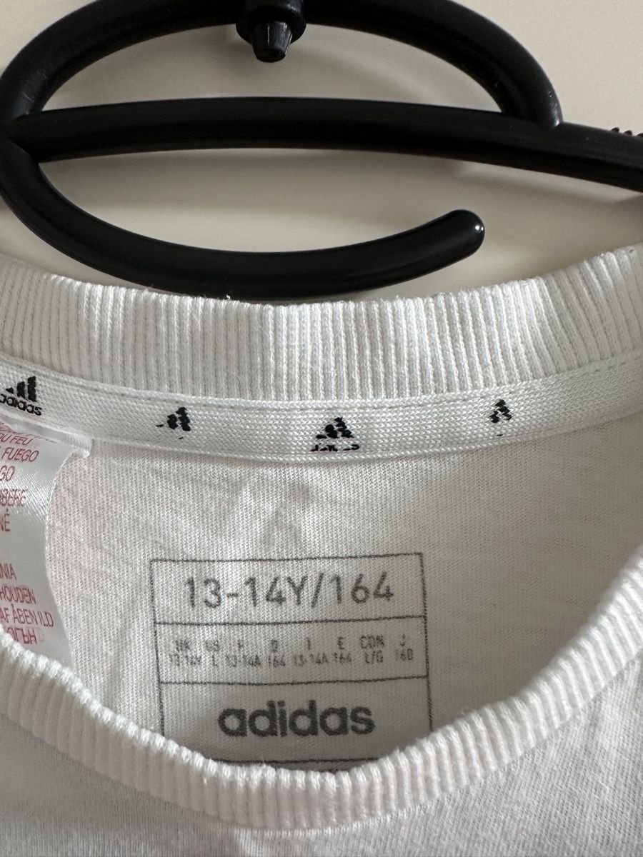Adidas T-shirt: Adidas T-Shirt – Nuovo (secondo la descrizione) da Oberurnen venduto da nes_8xqt 2