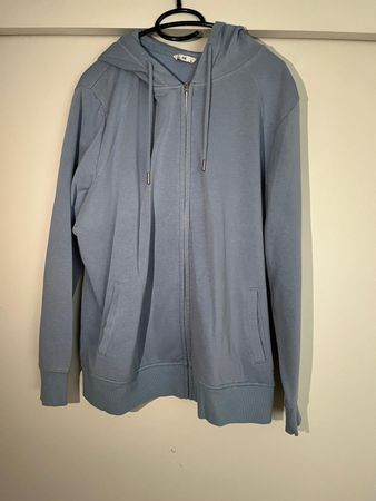 Blaue Hoodiejacke
