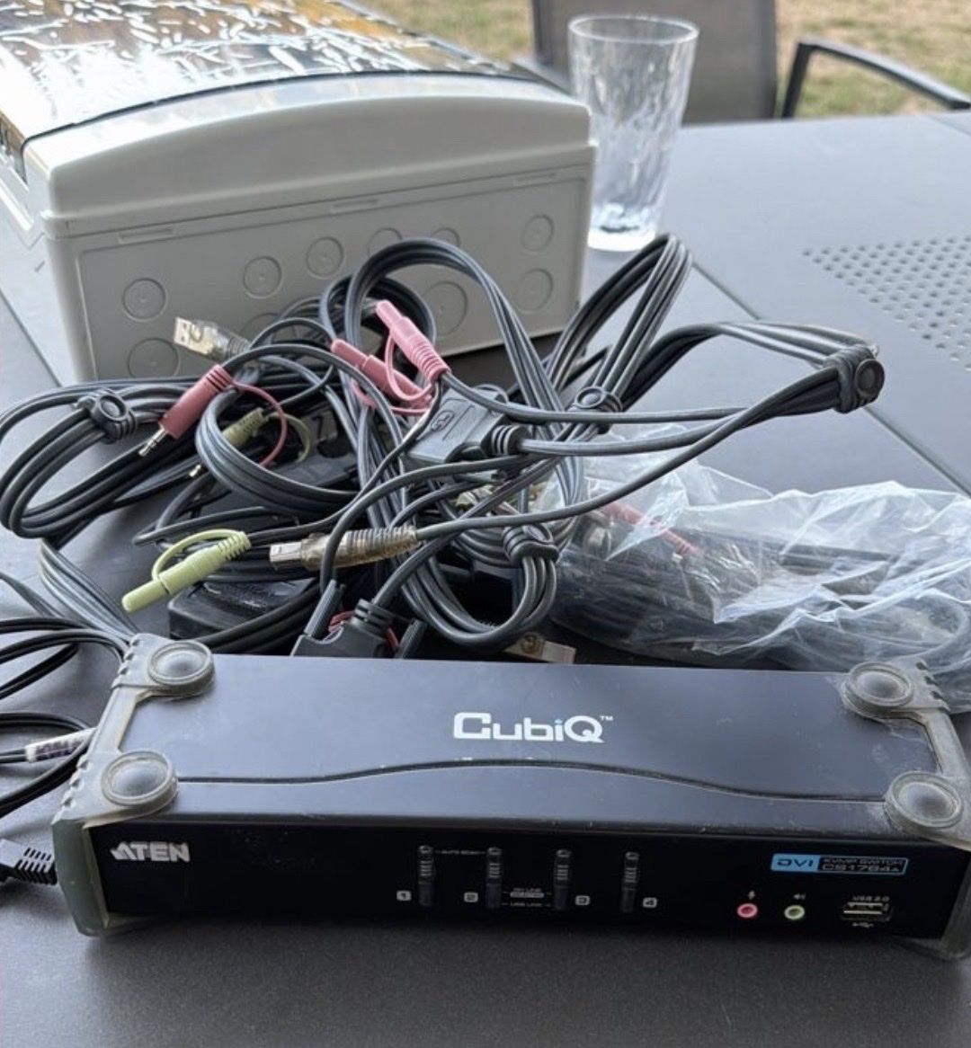 PC: Aten KVM Switch CS1764A KVM-Switch, 4-Port – Usato da Sumiswald venduto da Katja-Yves