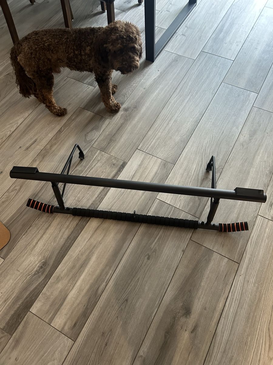 Vélos d'appartement: Klimmzugstange Pullup Bar Türrahmen – D'occasion à Zürich par Tomo420