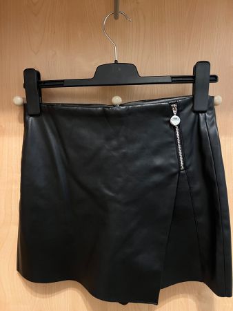 Schwarzer Minirock in Lederoptik von Zara, Grösse S