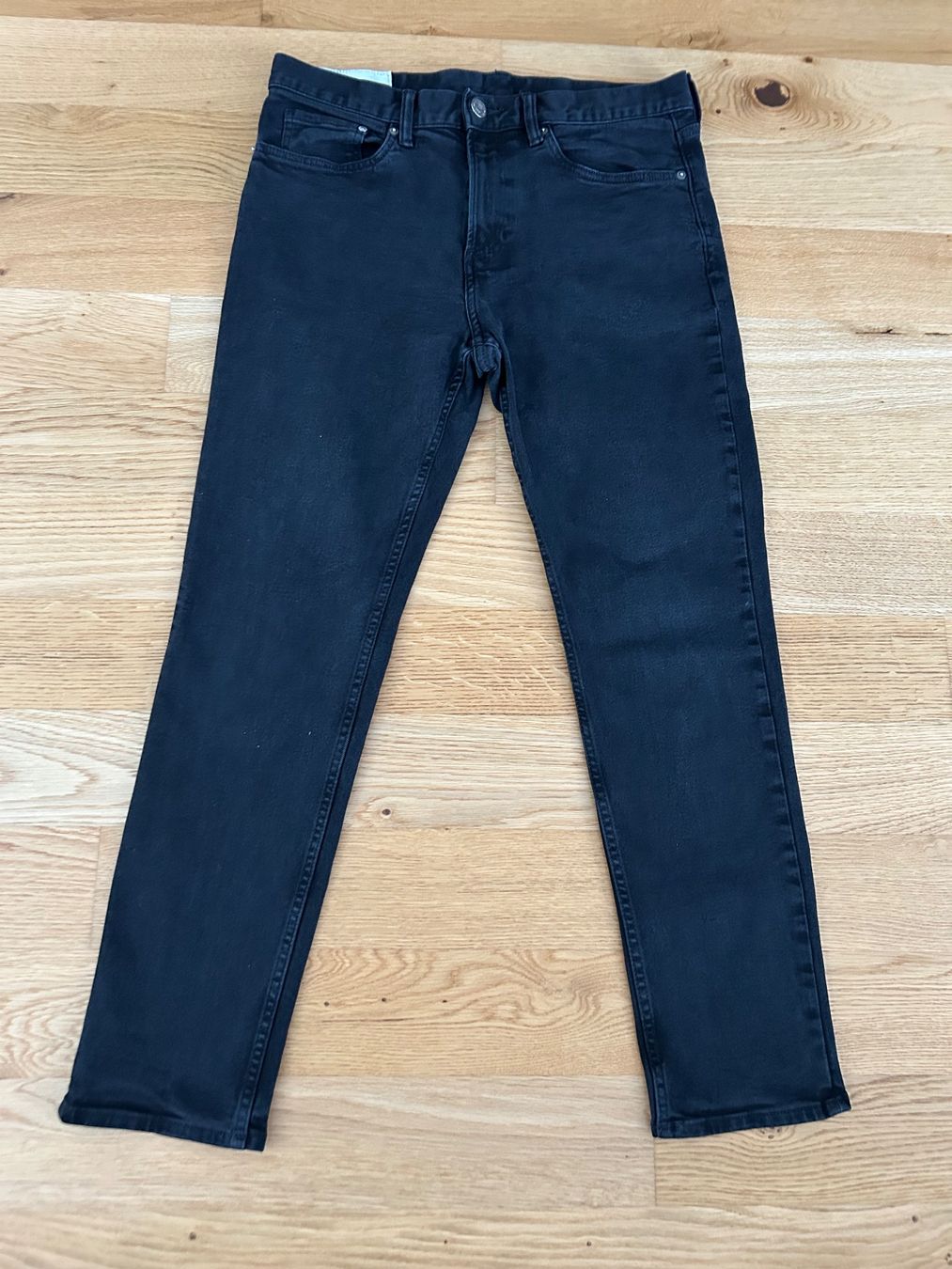 H&M Jeans: Schwarze Jeans von H&M, Grösse 33/30. – Gebraucht aus Altenrhein von _6sbw