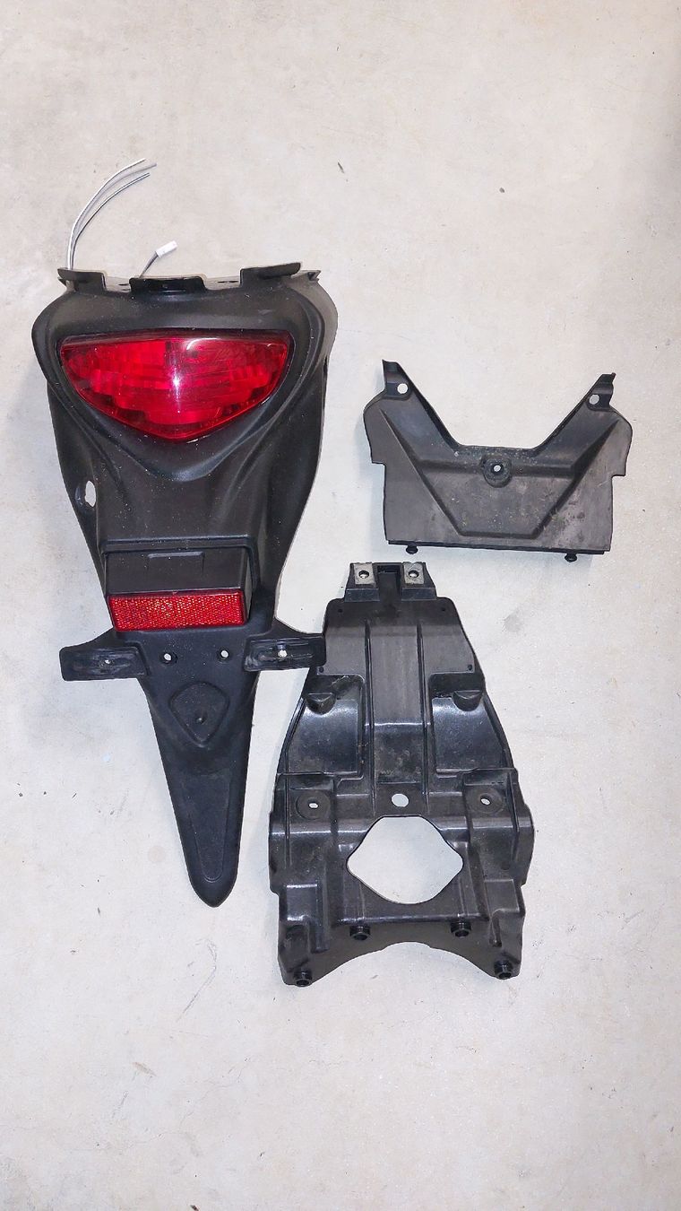 Suzuki Tutti i ricambio per moto: Original Heck Suzuki SFV650 Gladius – Usato da Flaach venduto da Bubble4