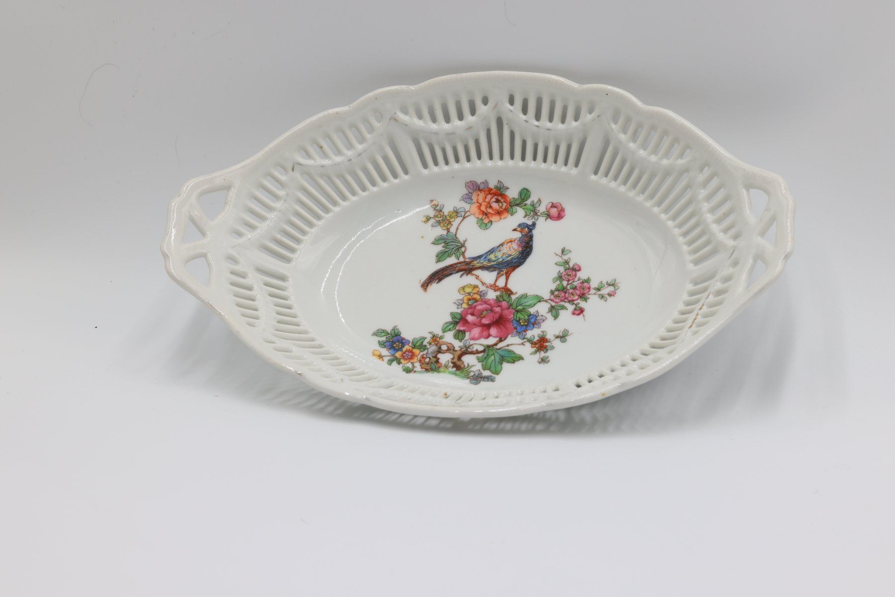 Piatti di portata: Plat en porcelaine ajouré – Usato da CHENE-BOURG venduto da Praslin