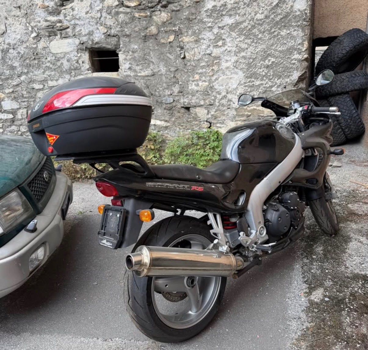 Triumph Touring: Moto Triumph Sprint RS avec top-case – Usato da Martigny venduto da nur_htx8 2